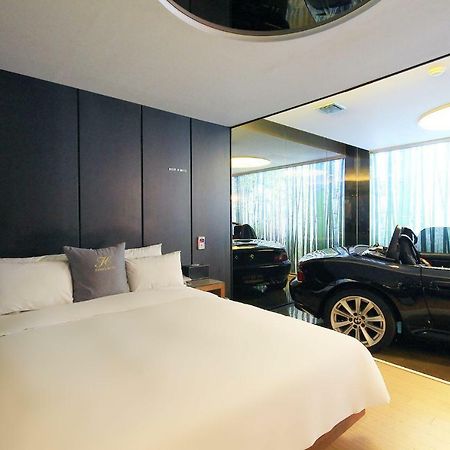 H Drive Hotel Iksan Exteriör bild