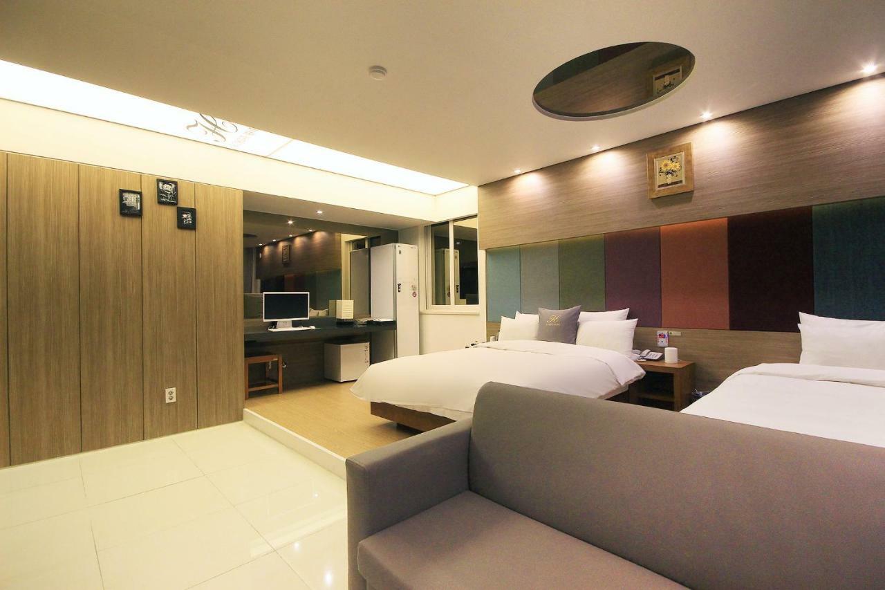 H Drive Hotel Iksan Exteriör bild