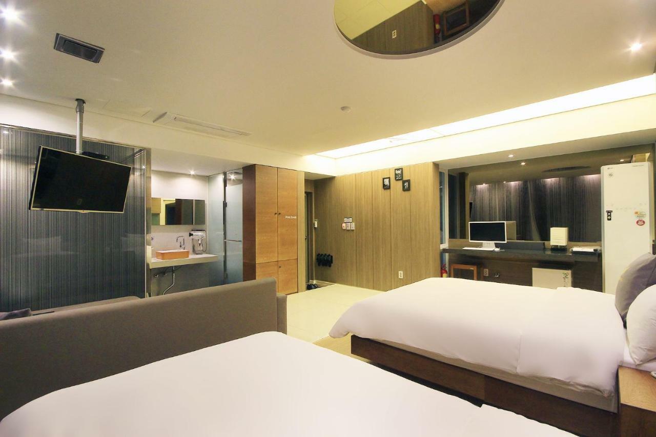 H Drive Hotel Iksan Exteriör bild