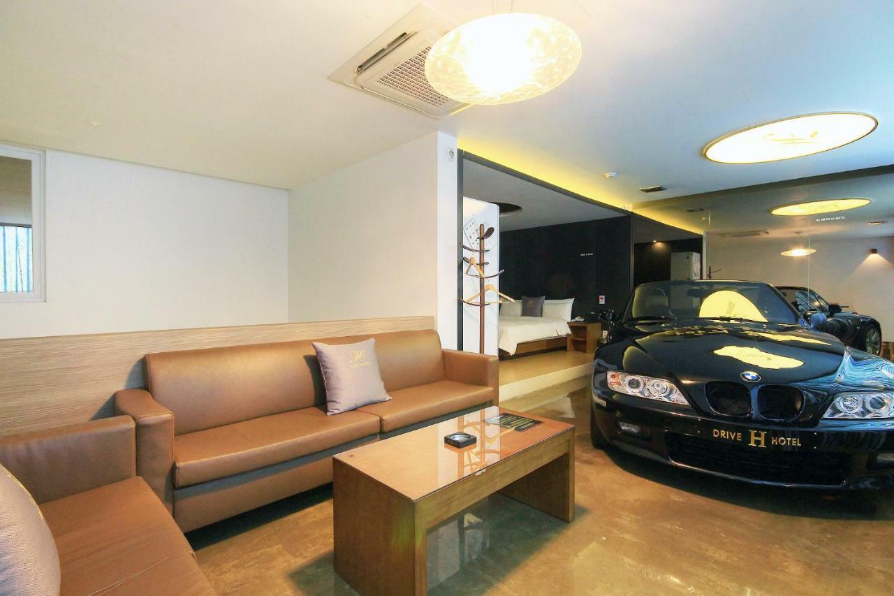 H Drive Hotel Iksan Exteriör bild