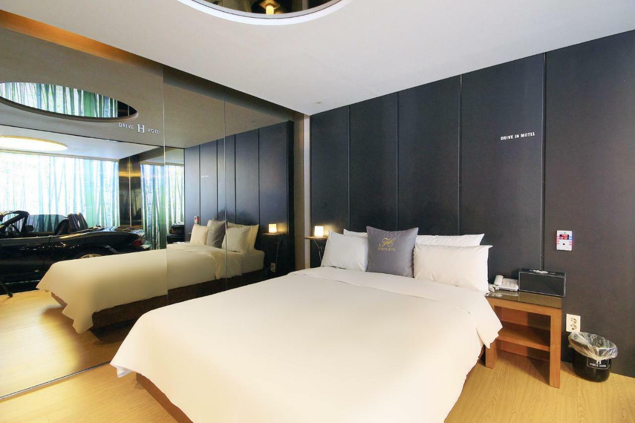 H Drive Hotel Iksan Exteriör bild